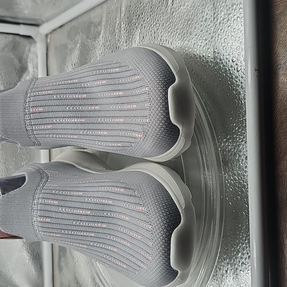 A Gray Slip- On Shoes Sz 8 - Picture 5 of 9